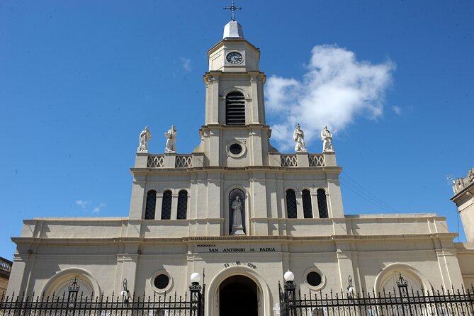 Tailor-made Day Tour to San Antonio de Areco & Estancia El Ombu - The parish and old town hall around Ruiz de Arellano Square