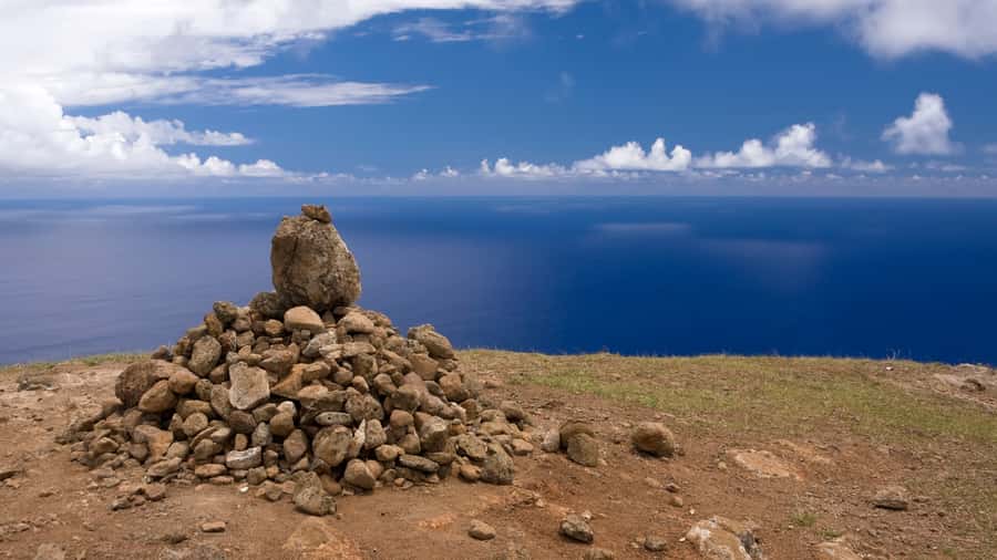 Terevaka Horse Excursion: The highest point and 360° view. - A picnic view, with food on your own