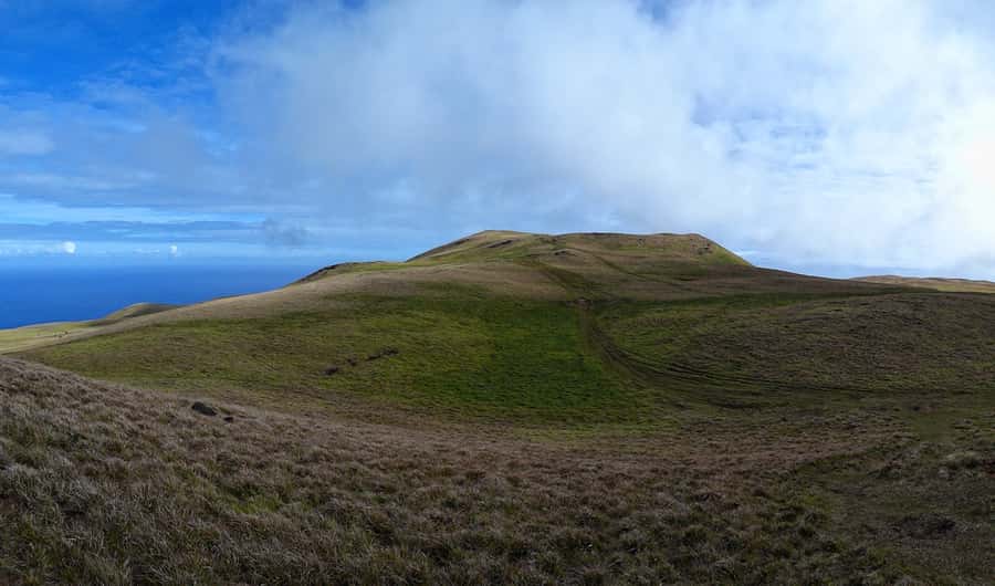 Terevaka Horse Excursion: The highest point and 360° view. - What the ride through the island feels like