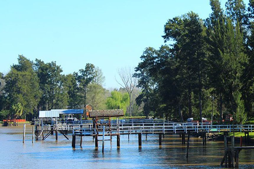 Tigre: River Delta Panoramic Boat Tour - Carapachay and Angostura: waterways as neighborhood streets