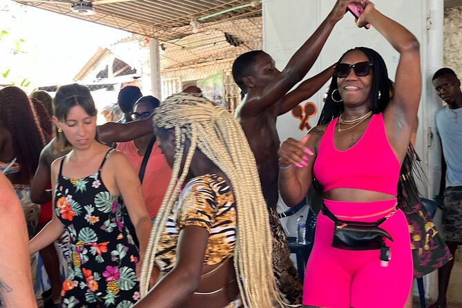Tour a san Basilio de Palenque desde cartagena - The one-hour journey from Cartagena