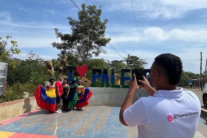 Tour cultural to san Basilio de Palenque from cartagena - A brief stop at Kid Pambele’s statue
