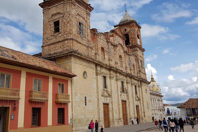 Tour of Zipaquirá: Visit the Salt Cathedral and the main squares - Private transport and the Bogotá traffic problem
