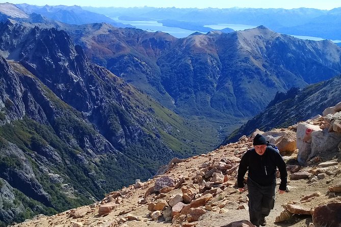 Trekking day in the mountains close to Bariloche - What the guides add to the day