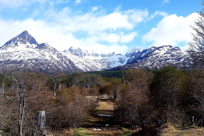 Trekking Emerald Lagoon - What the guide adds to a marked trail
