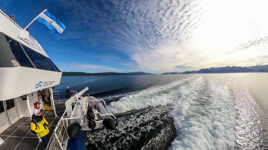 Ushuaia: Beagle Channel, Seal Island & Bridges Islands Tour - Karelo Island and the easy shore walk