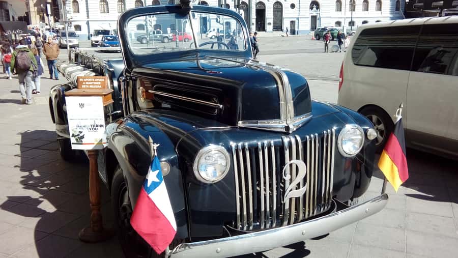 Valparaiso: Street Art, Funiculars and Port City Tour - Price, guide quality, and what is included