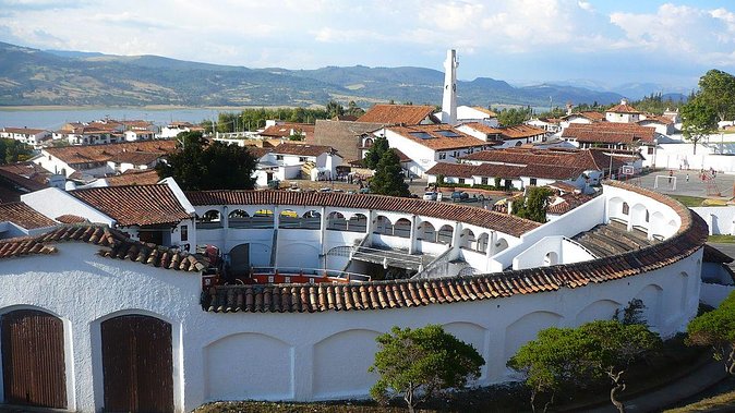 Village and Lake Guatavita Private Tour with Optional Lunch - The Drive From Bogotá and the Value of a Private Vehicle