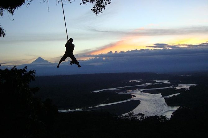 Visit the Ecuadorian Amazon - Hola Vida Waterfall: bring your swimsuit